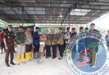 Kejaksaan Negeri Bengkalis Sambangi dan Beri Sembako Kepada Warga Terdampak Banjir