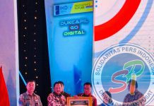 Mendagri RI Menyerahkan Langsung Penghargaan Prima Award 2024 Kepada Disdukcapil Bengkalis