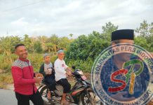 DPD SPI Kab Siak Bersama Polsek Sabak Auh Berbagi Takjil Jelang Buka Puasa