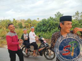 DPD SPI Kab Siak Bersama Polsek Sabak Auh Berbagi Takjil Jelang Buka Puasa