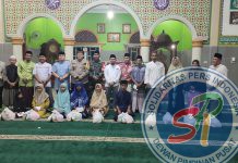 Camat Bengkalis Taufik Hidayat Santuni Anak Yatim dan Beri Sembako Saat Safari Ramadhan di Desa Simpang Ayam