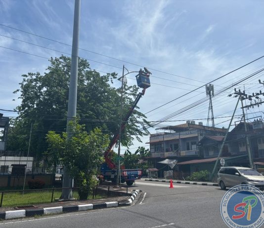 Jelang Pelaksanaan MTQ Ke 43 Dinas Perhubungan Bengkalis Melakukan Perbaikan Lampu Jalan di Beberapa Ruas Jalan