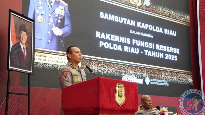 kapolda-riau-irjen-herry-heryawan-membuka-rapat-kerja-teknis-rakernis-fungsi-reserse-2026-di-mapolda-riau-1750911757994_169