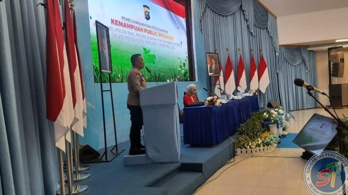 polda-riau-menggelar-public-speaking-