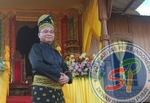 Prof Dr Junaidi Menerima Anugerah Gelar Kehormatan Adat Datuk Paduko Junjungan Alam Darri Kerajaan Rokan